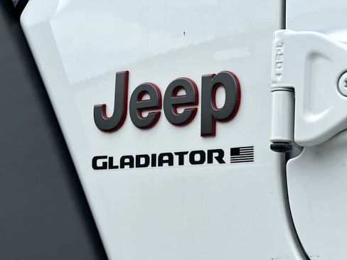 Used 2024 Jeep Gladiator Rubicon AWD/4WD image 15