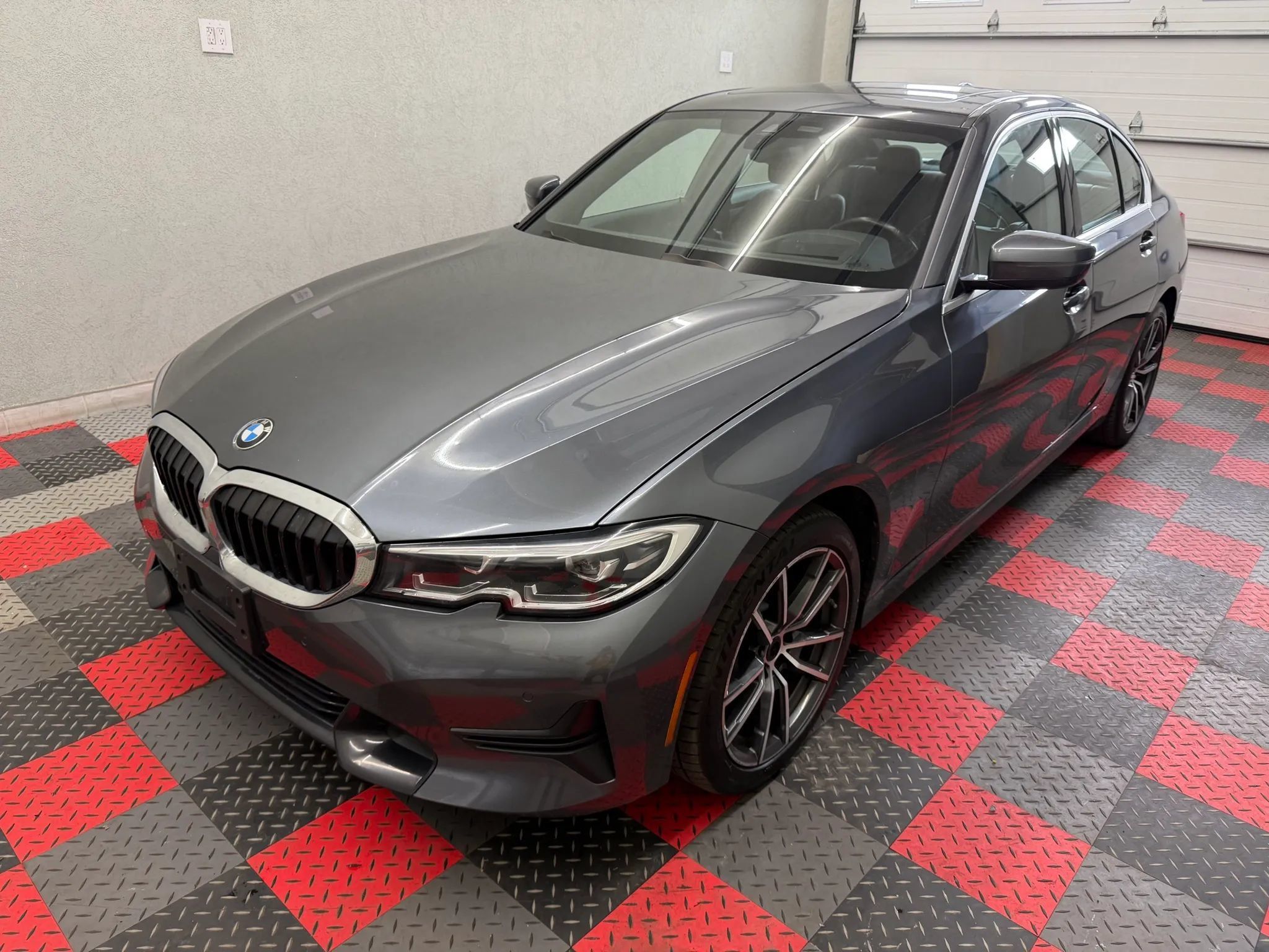 Used 2019 BMW 330i xDrive Sedan w/ Premium Package AWD/4WD image 1