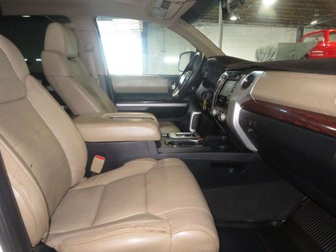 Used 2017 Toyota Tundra Limited w/ Limited Premium Package AWD/4WD image 37