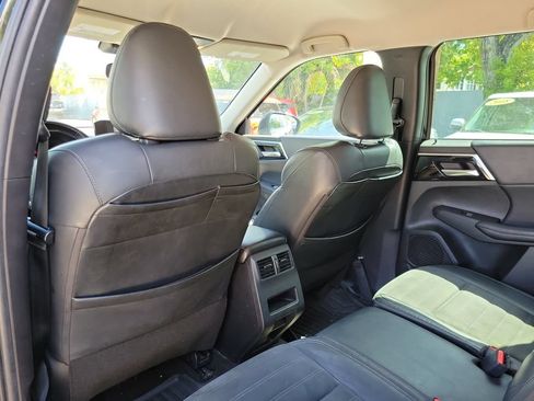 Used 2023 Mitsubishi Outlander SE FWD image 12