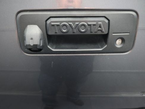 Used 2018 Toyota Tundra SR5 image 10