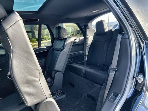 New 2026 Land Rover Range Rover Long Wheelbase SE image 19