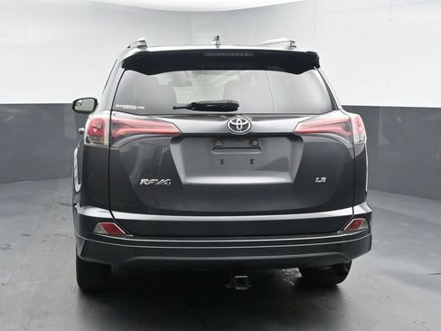 Used 2018 Toyota RAV4 LE FWD image 7