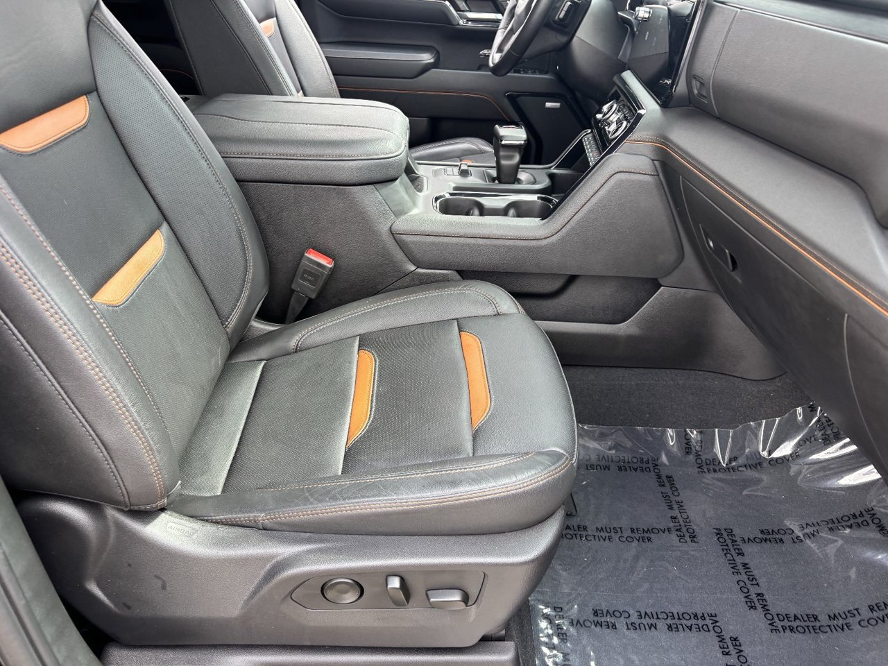 Used 2024 GMC Sierra 1500 AT4 w/ Technology Package AWD/4WD image 9