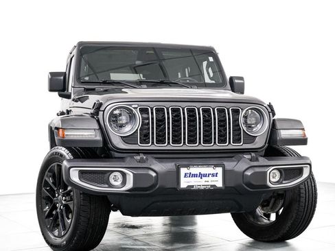 Used 2025 Jeep Wrangler Unlimited Sahara AWD/4WD image 3