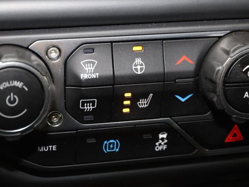 Used 2023 Jeep Wrangler Unlimited w/ Cold Weather Group image 8