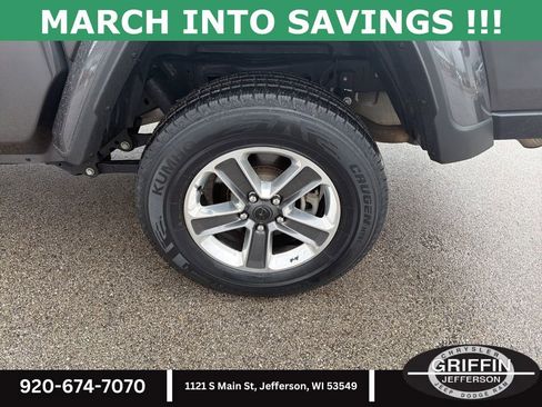 Used 2024 Jeep Gladiator Sport w/ Premium Package image 14