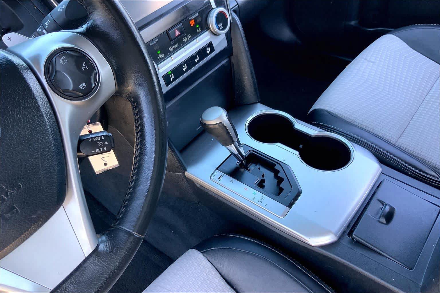 Used 2013 Toyota Camry SE FWD image 16