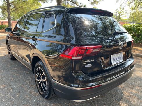 Used 2021 Volkswagen Tiguan SE image 3