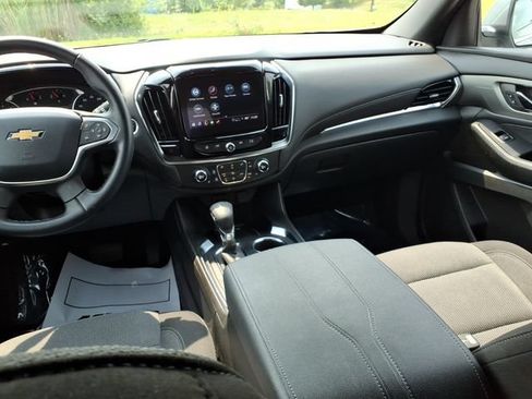 Used 2023 Chevrolet Traverse LT FWD image 11