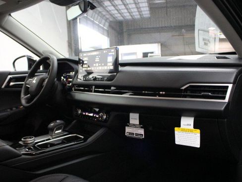 New 2026 Mitsubishi Outlander SEL image 17