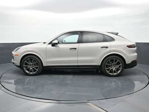 Certified 2022 Porsche Cayenne S AWD/4WD image 2