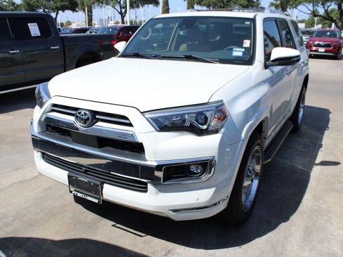 Used 2022 Toyota 4Runner Limited AWD/4WD image 4