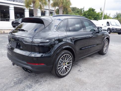 Used 2023 Porsche Cayenne Platinum Edition AWD/4WD image 9