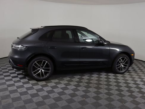 Certified 2025 Porsche Macan AWD/4WD image 8