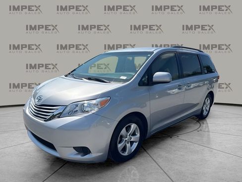 Used 2015 Toyota Sienna LE FWD image 1