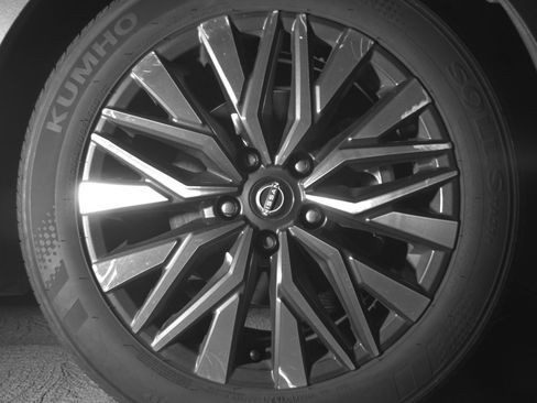 Used 2025 Nissan Altima 2.5 SV FWD image 13