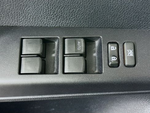 Used 2017 Toyota RAV4 LE image 23