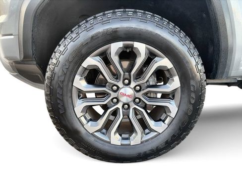Certified 2025 GMC Canyon Denali AWD/4WD image 34