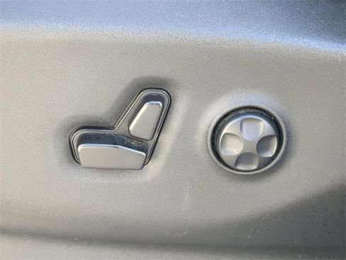 Used 2018 Chrysler Pacifica Touring w/ Tire & Wheel Group image 24