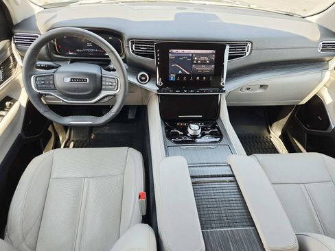 Used 2024 Jeep Wagoneer Series III w/ Premium Group I AWD/4WD image 11