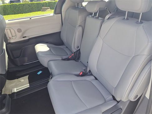 Used 2024 Toyota Sienna XLE image 10
