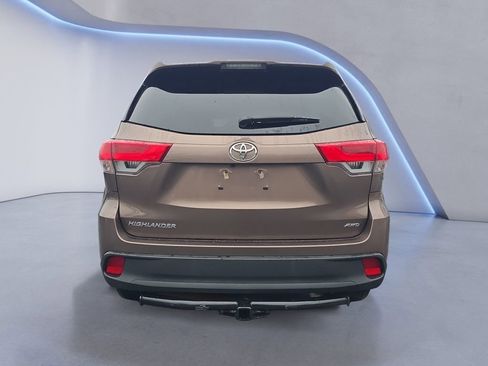 Used 2019 Toyota Highlander LE image 4