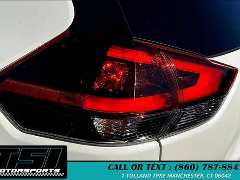 Used 2018 Nissan Rogue SV w/ Premium Package image 30