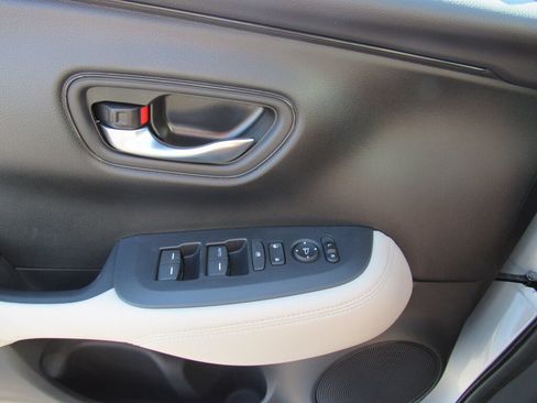 Used 2024 Honda HR-V LX image 15