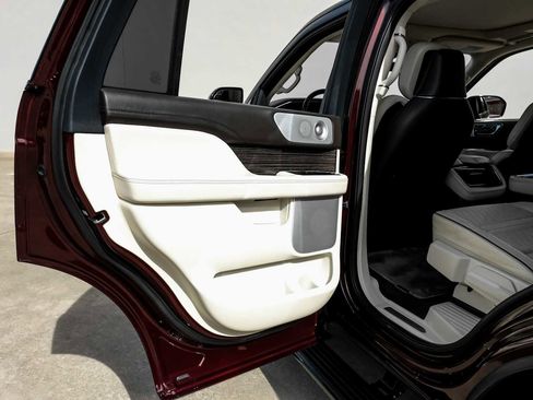 Used 2024 Lincoln Navigator Black Label image 49