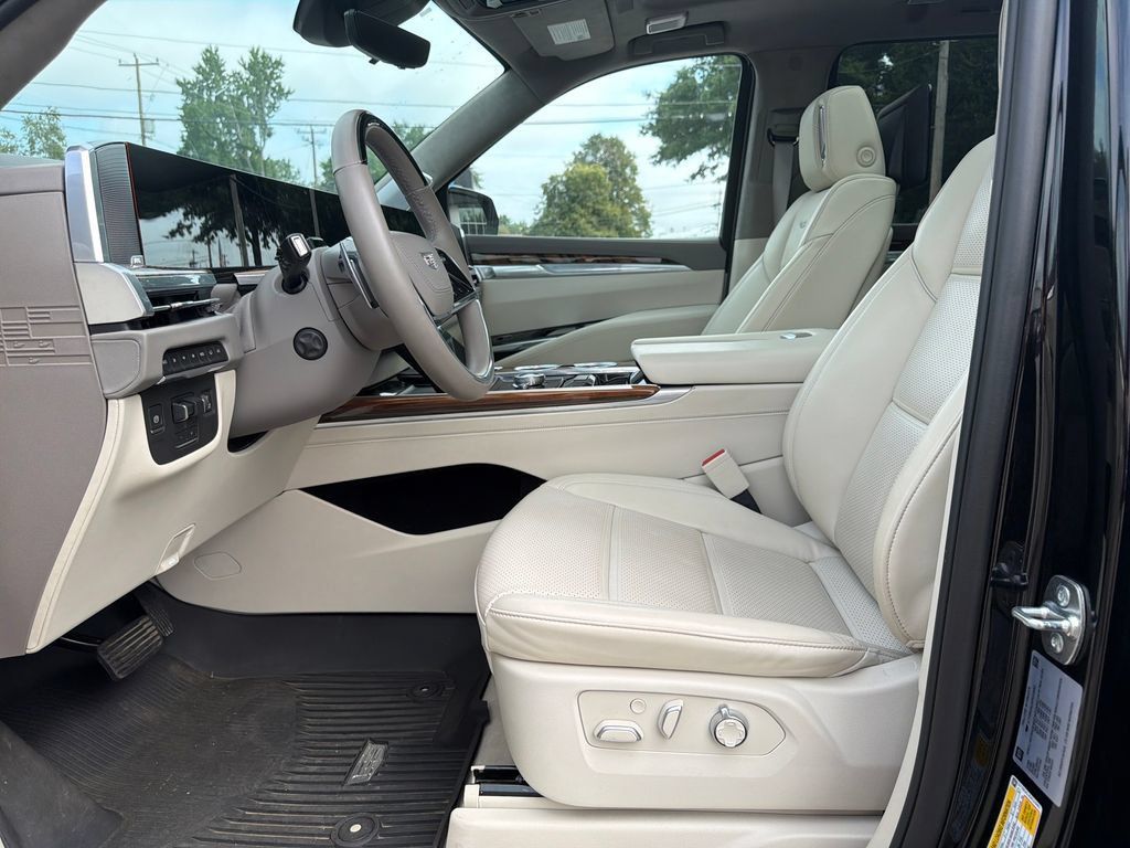 Used 2025 Cadillac Escalade Sport Platinum AWD/4WD image 9