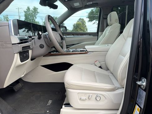 Used 2025 Cadillac Escalade Sport Platinum AWD/4WD image 9