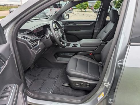 Used 2026 GMC Acadia Elevation w/ Elevation Premium Package AWD/4WD image 13