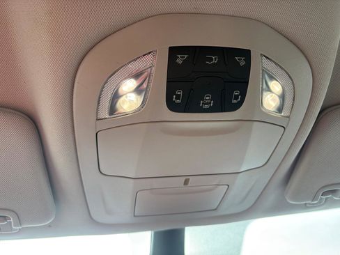 Used 2024 Chrysler Pacifica Touring-L image 36