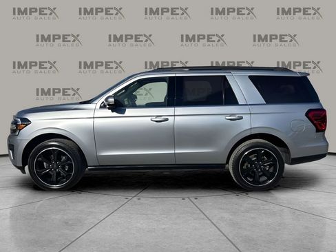 Used 2023 Ford Expedition Limited image 2