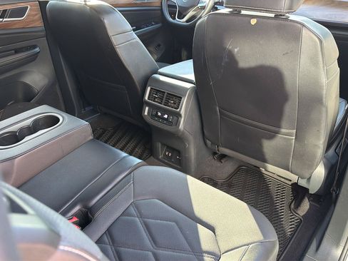 Used 2024 Volkswagen Atlas SE FWD image 38