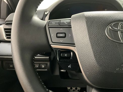 Used 2025 Toyota Camry SE FWD image 19