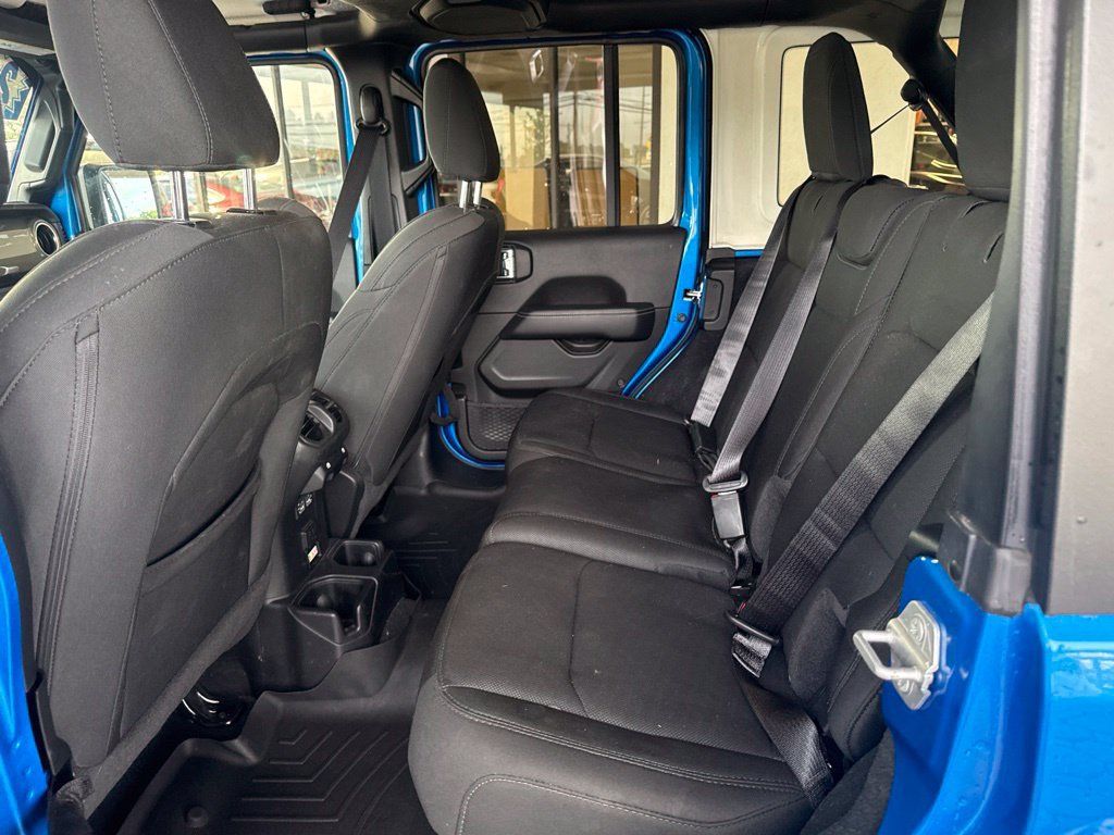 Used 2022 Jeep Wrangler Unlimited Sahara AWD/4WD image 12