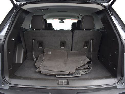 Used 2021 Chevrolet Traverse LT image 13