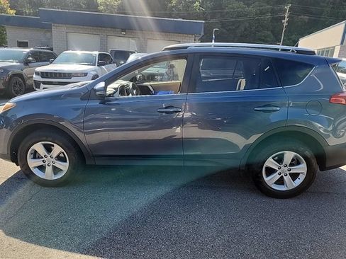 Used 2013 Toyota RAV4 XLE AWD/4WD image 4
