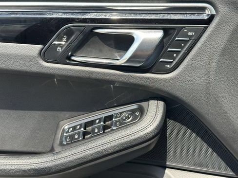 Used 2024 Porsche Macan AWD/4WD image 31