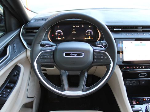 New 2026 Jeep Grand Cherokee Limited AWD/4WD image 13