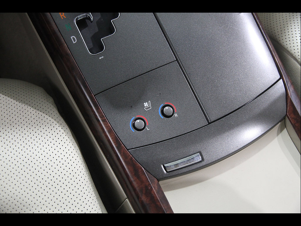 Used 2011 Toyota Avalon Limited FWD image 16
