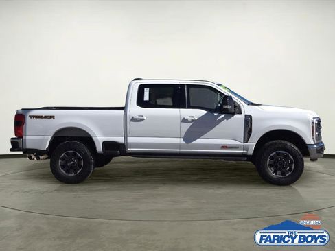Used 2024 Ford F250 Lariat w/ Tremor Off-Road Package image 4