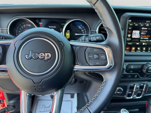 Used 2022 Jeep Wrangler Unlimited Sahara image 20