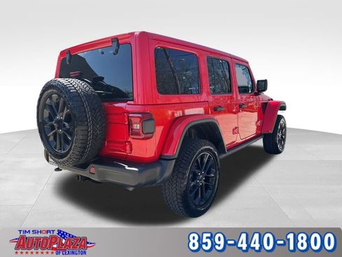 Used 2025 Jeep Wrangler Unlimited Sahara AWD/4WD image 5