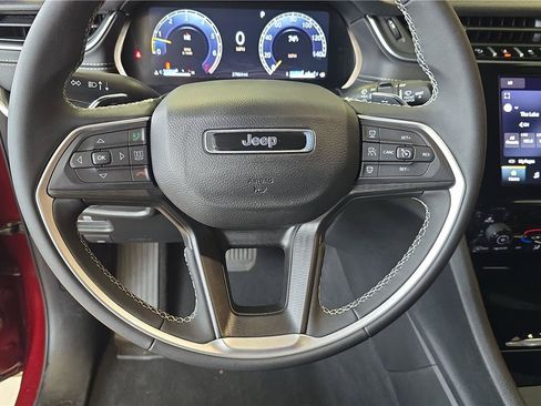Used 2025 Jeep Grand Cherokee Laredo w/ Trailer Tow Package AWD/4WD image 26