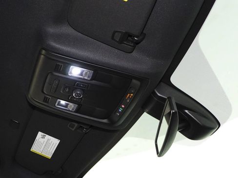 Used 2022 Chevrolet Suburban RST w/ Sport Performance Package AWD/4WD image 17