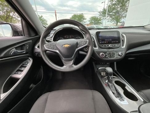 Used 2022 Chevrolet Malibu LT FWD image 8