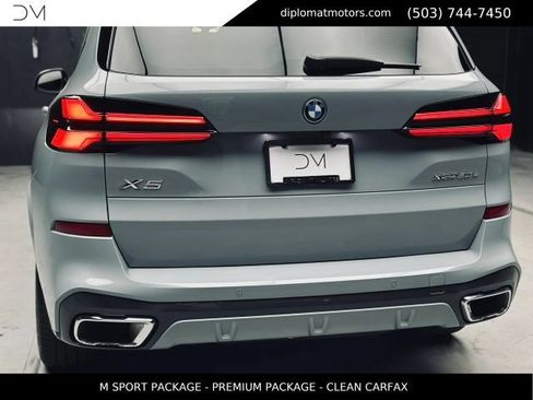 Used 2024 BMW X5 xDrive50e w/ M Sport Package AWD/4WD image 16